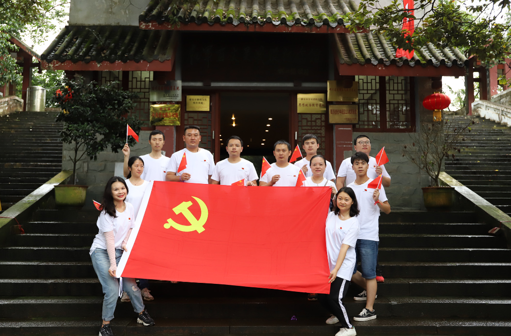 �������ģ������������м�ʹ������������������ʵ���������������ᶨ���������ɶ�֧���ߡ�һ�����˶�